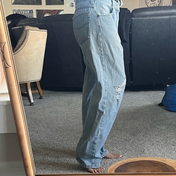 Carhartt Light Wash denim Jean, distressed - Picture 2 of 11